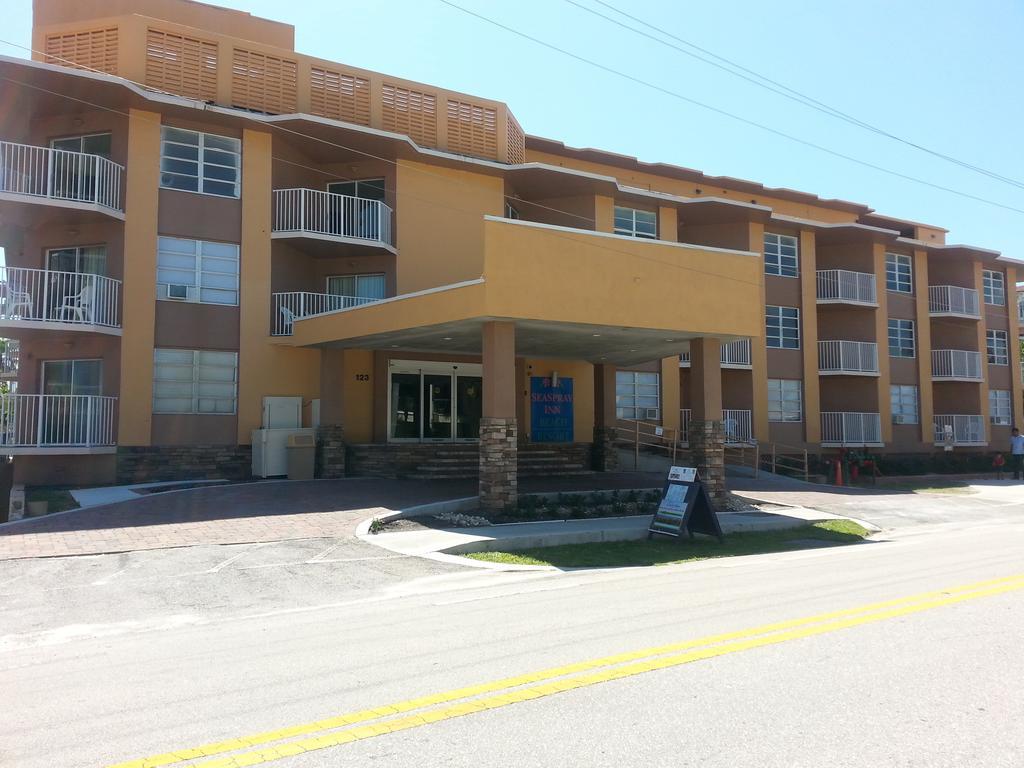 Seaspray Inn Beach Resort Палм Бийч Шорс Екстериор снимка