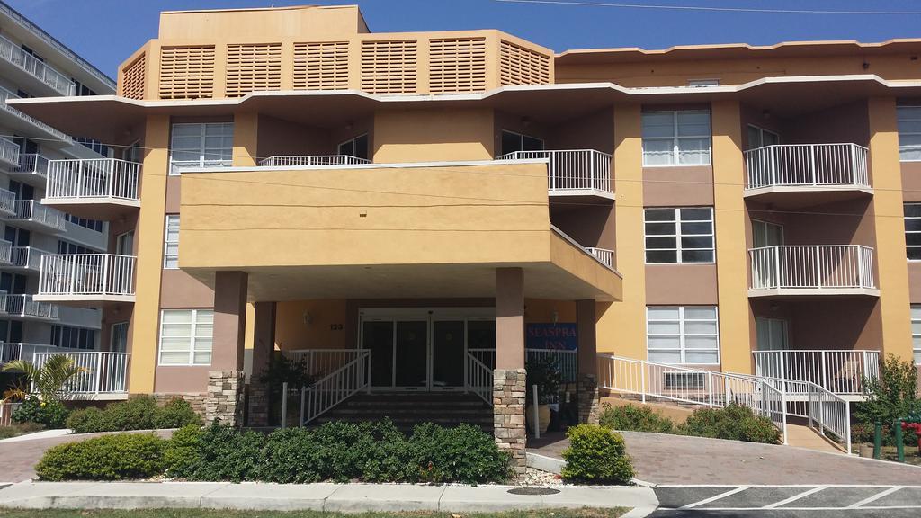 Seaspray Inn Beach Resort Палм Бийч Шорс Екстериор снимка